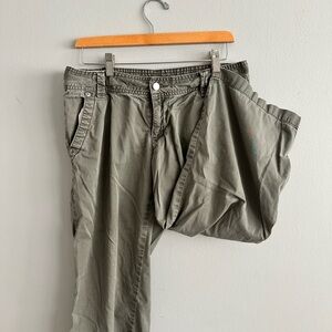 Calvin Klein Jeans Women's Olive Capris